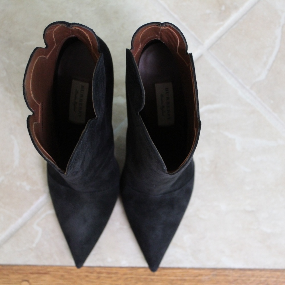 Burberry Scallop Suede Ankle Boots - NEW IN BOX! - Picture 3 of 3